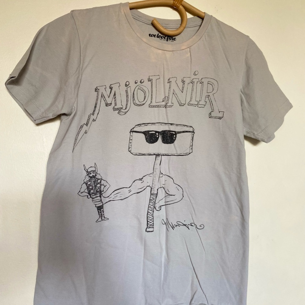 Hot Topic Gray Short Sleeve Tee with Cartoon Design